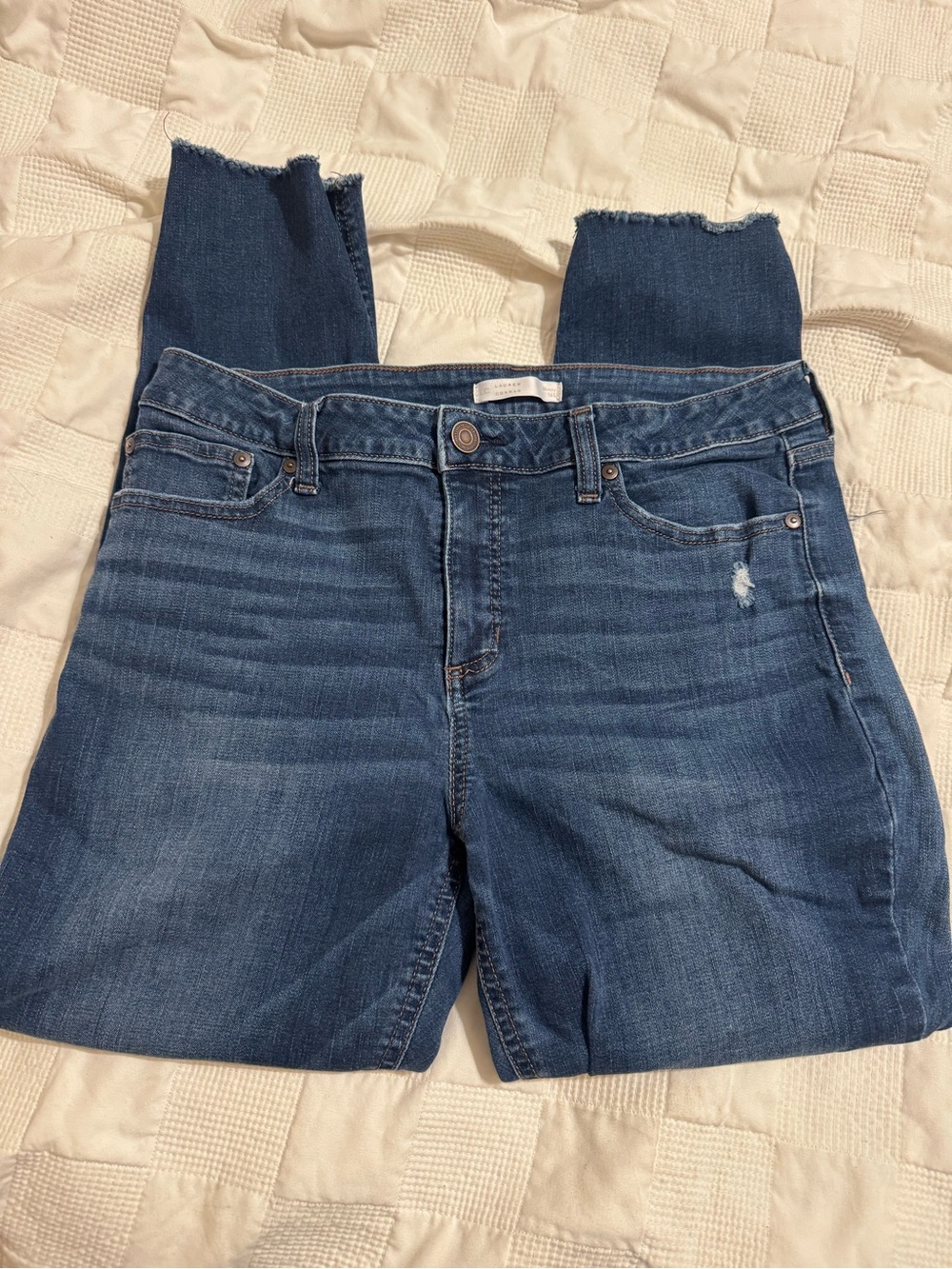 LC Lauren Conrad Dark Blue distressed Jeans 16S
